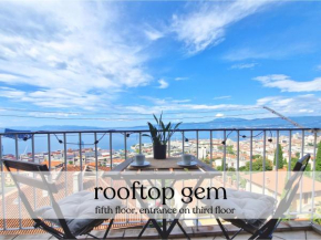 Sea view apartment with free parking